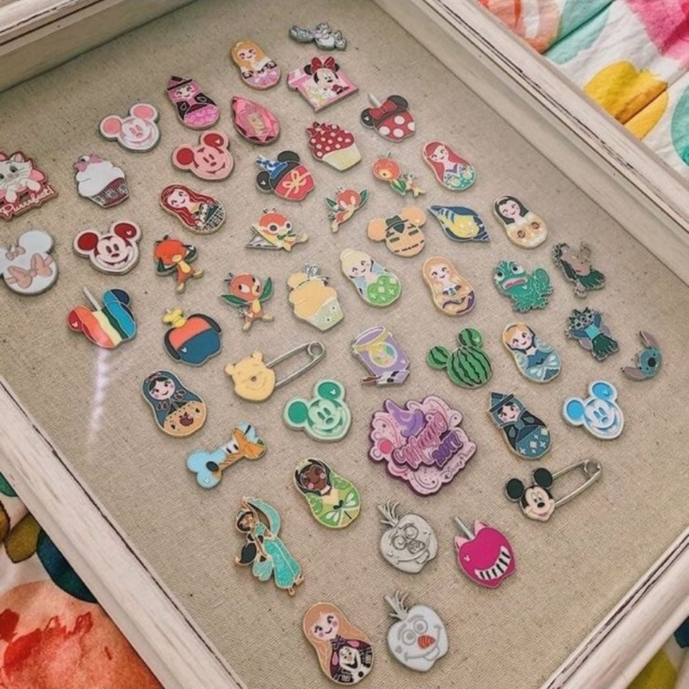 Disney Trading Pin Mystery Box 4 Pins!